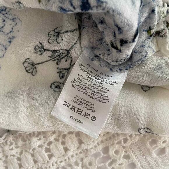 Maeve Anthropologie White Crochet Floral Blouse Top Size Extra Small  100% Rayon - Picture 6 of 10